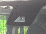 【三菱e-Assist】走行中に前方の車両等を認識し、衝突しそうな時は警報とブレーキで衝突回避と被害軽減をアシスト。より安全にドライブをお楽しみいただけます。