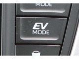 EVドライブモードで、エンジン音や排気ガスを気にすることなく走れます。早朝・深夜や屋内の駐車場などで重宝しますよ♪
