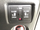【両側パワースライドドア】両側がパワースライドドアになっており、運転席のスイッチやスマートキーでも開閉が可能です!開口部も広いので乗り降りも楽々♪