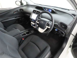シンプルで使いやすいデザインの運転席です。