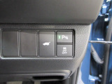 パーキングセンサーや横滑りを防ぐVSA等のスイッチ類は運転席の右側、手の届きやすい位置にあります。