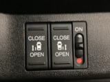 【両側パワースライドドア】両側がパワースライドドアになっており、運転席のスイッチやスマートキーでも開閉が可能です!開口部も広いので乗り降りも楽々♪