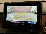 リバースギアに入れるだけで後方の表示へ切り替わります。夜間や雨の日の駐車も楽になりますよ。