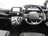 ぜひ展示車の運転席に座ってみてください。
