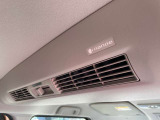 リアシーリングファンも付いておりますので、車内の空気の循環にも役立ちます。