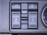 両側電動スライドドアを装備しております。