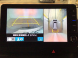 【マルチビューカメラ】周囲の状況を多彩なビューでナビ画面に表示します。駐車場や見通しの悪い交差点での安心感を高めます♪