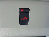 急病時や危険を感じた時、SOSコールスイッチを押すと専門のオペレータに繋がって、警察や消防への連携をサポートしてくれます。また、万が一の事故発生時には、エアバッグ展開と連動して自動通報します。