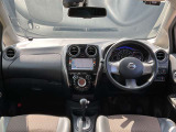 運転席周りになります。内装色はブラックです。