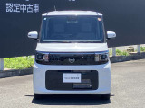 フロントガラスの上部には衝突軽減ブレーキの装置も付いており、より安全に運転を楽しんでいただくことができます。