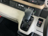発進時から滑らかに加速する無段階変速のCVTはストップ&ゴーの多い街の中も快適です