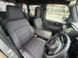 【運転席】運転席の席は長時間運転しても疲れにくい構造になっています!