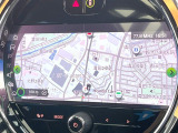 ●純正ナビ:一体感のあるナビは、高級感ある車内を演出してくれます。Bluetooth再生などオーディオ機能も充実しておりますので、運転もより楽しめます♪