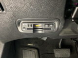 ハンドルの左下にETCがついています。高速道路の料金所の通過も楽々です。カードの取り出しもしやすい場所についています。