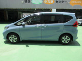 両側スライドも広びろで横からの積み降ろしもラク。壁際や狭い駐車場など隣に余裕のない場所、後ろが狭くテールゲートが開けられない場所でも大開口と低いフロア高でラクラク積めます。