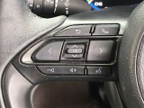 運転中、オーディオの操作をしてて、ハッとしたことはありませんか?ステアリングスイッチは、運転中でもハンドルでオーディオの操作が可能です。安全なドライブをサポートします。