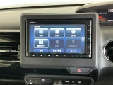 【バックカメラ】運転が苦手な方も車庫入れラクラクです!ギアをリバースに入れれば自動的に切り換わりますので、面倒な操作は不要です♪狭い駐車場もお車を傷つけず安心ですね!
