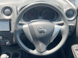 インテリアに合わせたデザインのステアリングは、運転される方のことも考え、運転しやすい形状、大きさです。是非一度、実際に触ってお確かめください。