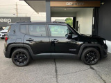 【ホイールアーチ】台形ホイールアーチはJeep伝統のデザインです。採用している理由は諸説ありますが、オフロードを走行する際にタイヤとボディが干渉しあわないよう配慮した作りにするためとなります。