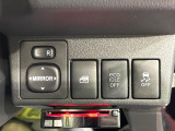 【電動格納ミラー】サイドミラーは電動格納式となっており、狭い駐車場でもキズがつくリスクを抑えられます。