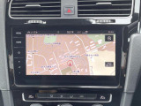 スマートフォン用アプリ[Apple CarPlay][Android Auto]対応の純正ナビ Discover Pro を装備、ラジオのほか、USB、Bluetoothハンズフリー通話にも対応。