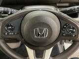 ハンドルにHondaセンシング系のクルーズコントロールやレーンキープアシストなどのスイッチと、オーディオの操作スイッチが装備されています。ハンドルから手を離さず安全に操作できます。