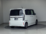 バックカメラが付いているのでバックでの車庫入れも安心です。