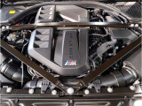 【BMWエンジン】革新的なガソリン・エンジン・テクノロジーによる高性能かつ高効率。レスポンスの良いパワーを発揮。常にスムーズな吸気を実現しアクセル開度にダイレクトに反応しドライビングを楽しく演出。