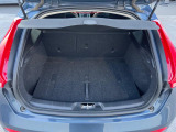 普段のお買い物や通勤、送迎等に十分な荷室スペースを確保しております。セカンドシートを倒すと、大きな荷物の積載も可能です。