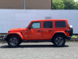 【ホイールアーチ】台形ホイールアーチはJeep伝統のデザインです。採用している理由は諸説ありますが、オフロードを走行する際にタイヤとボディが干渉しあわないよう配慮した作りにするためとなります。