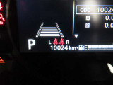 スピードメーター、タコメーターが装備されております。その他お車の情報もメーター内から確認することが可能です☆