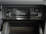 運転席お膝元にETCカード挿入口がございます。