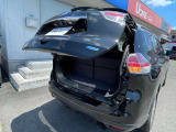 オートバックドア装備!バックドアや運転席のスイッチ、リモコンキーでも開閉操作できるんですよ!