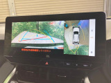 【パノラミックビューモニター】専用のカメラにより、上から見下ろしたような視点で360度クルマの周囲を確認することができます☆死角部分も確認しやすく、狭い場所での切り返しや駐車もスムーズに行えます。