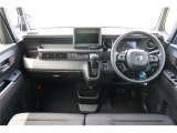 前席全体 目線も高く広い視界で安心して運転することができますね!