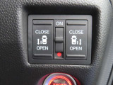 両側電動パワースライドドア付き。運転席からも簡単に開閉もできます。