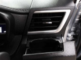 運転席のカップホルダーはエアコンの吹き出し口にありますので冷やしたり温めたりすることが出来ます☆