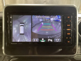 狭い場所での駐車やすれ違いなどでより的確な運転操作に役立つ360&deg;ビューモニターが装備されています。
