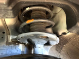 お車を安心してお乗りいただく為には、足回りの定期点検が欠かせません。サービスサポート(有償保証)では無料点検もご提供しており、安心のカーライフをお過ごしいただけるサポート体制が整っています。