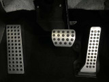 オルガン式アクセルペダルで、長距離も疲労を感じずにアクセル操作ができます。