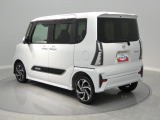 【細い路地も身軽にこなす】スーパーなどの限られた駐車スペースでも停めやすく毎日の用事がラクに行える利便性が特徴です。
