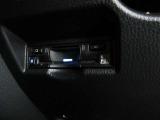 【ETC2.0車載器】は高速道路上に設置されたITSスポットと双方向通信を行い、ETC機能に加え安全運転をサポートする交通情報を提供してくれます