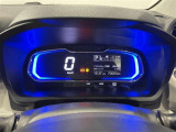 スタイリッシュなデザインのインパネ。各操作スイッチは使いやすい位置に配置されてます。