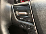運転中、オーディオの操作をしてて、ハッとしたことはありませんか?ステアリングスイッチは、運転中でもハンドルでオーディオの操作が可能です。安全なドライブをサポートします。
