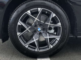 BMW純正19インチホイール。洗練されたデザインで、足元の個性を引き立てます。