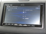 パナソニックSDナビ(CN-HE01D)を装着しております。AM、FM、CD、DVD再生、Bluetooth、音楽録音再生、フルセグTVがご使用いただけます。初めて訪れた場所でも安心ですね!