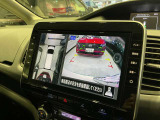 空から見たような映像で駐車ができるアラウンドビューモニター。ひと目でわかるセンサーに前後の衝突被害軽減ブレーキ付き。