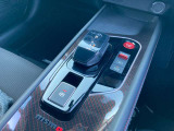 始動スイッチは、NISMOカラーのレッドでスポーティな印象です。オートブレーキホールドも装備しています。