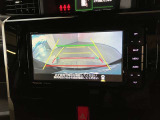 バックカメラが付いているので後方確認が非常にしやすいです。今や運転初心者も熟練者も必須装備!ついていて損はないですね♪