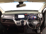 【前方視界】開放的な前方視界!運転がしやすく疲れにくいです♪窓が大きく、見通しがとっても良いおクルマですよ♪